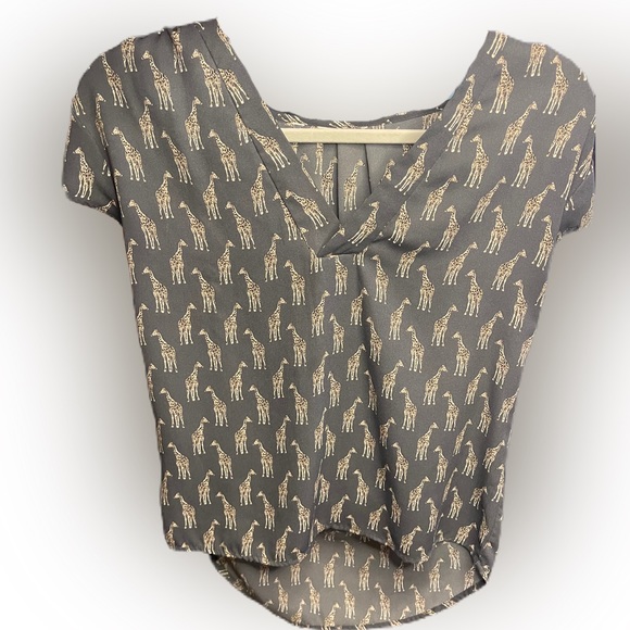 H&M Giraffe V Neck Loose Fit Giraffe Print Top - Picture 4 of 6